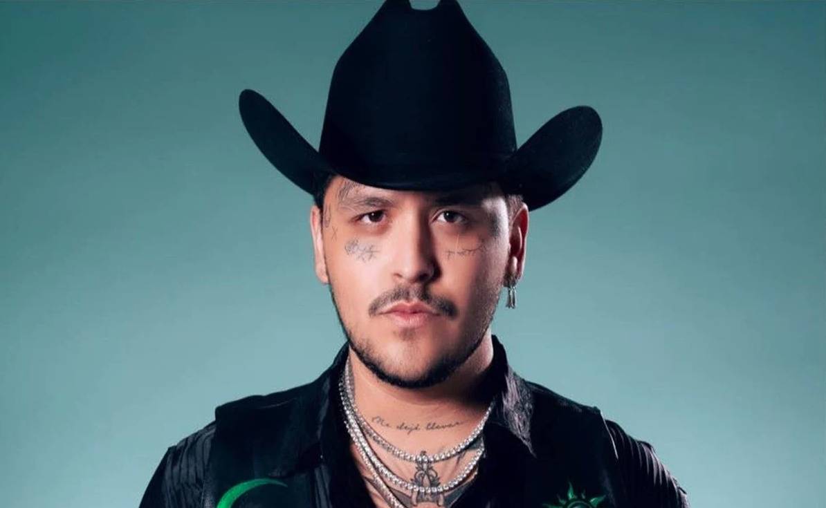 Christian Nodal sorprendió con tremendo cambio de look El cantante&nbsp;y compositor mexicano Christian Nodal&nbsp;ha estado en boca de todo el mundo, esta vez por el drástico cambio que se realizó y con el que sorprendió a todos sus seguidores.