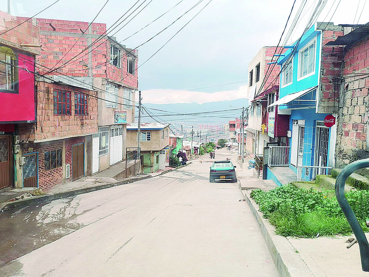 Puñalada mortal a 'Yiyo' en Tres Reyes Conduciendo a toda marcha por las calles de Ciudad Bolívar, se encontraba un vehículo de las autoridades en horas de la madrugada de ayer para poder llegar al centro de salud y dejar en manos del personal médico a un jovencito de tan solo 19 años, a quien habían apuñalado minutos antes.