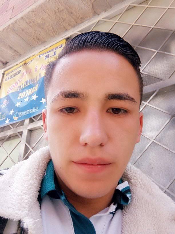 En paradero de Ciudad Bolívar le dispararon a Óscar 2 En paradero de Ciudad Bolívar le dispararon a Óscar En toda la esquina del centro comercial MetroSur, en el barrio La Estancia, un disparo segó la vida de Óscar Steven Bernal Marentes, un muchacho de tan solo 22 años de edad. El proyectil que le arrancó la vida resonó cuando la noche del martes acababa de caer en la esquina que da a la Autopista Sur, en un paradero de transporte informal.
