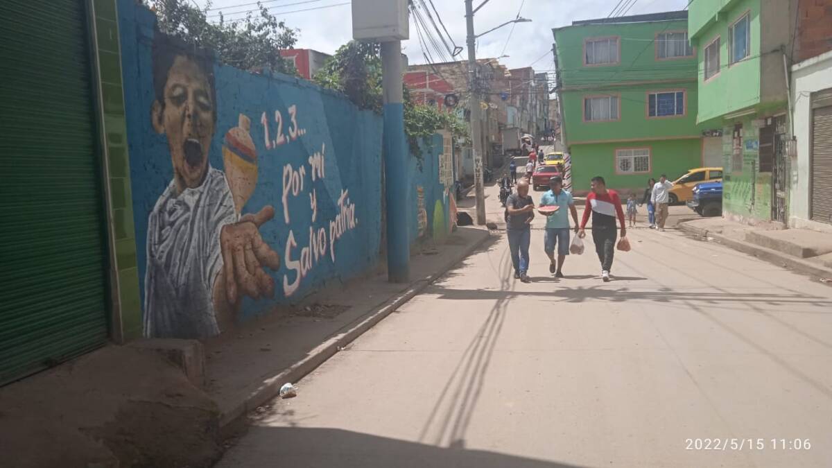 Ataque a bala en Ciudad Bolívar deja un muerto y cuatro heridos 1 Ataque a bala en Ciudad Bolívar deja un muerto y cuatro heridos Sobre las 10:30 de la noche de este sábado llegaron varias patrullas y ambulancias con tres jóvenes heridos, entre ellos una mujer, al Hospital de Meissen (Ciudad Bolívar). A la misma hora un cuarto joven llegó al Hospital de Vista Hermosa, proveniente del lugar donde fueron baleados.