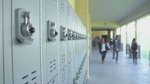 Polémica por video sexual grabado por estudiantes dentro de un colegio 1 Polémica por video sexual grabado por estudiantes dentro de un colegio El caso de dos estudiantes de noveno y décimo grado que fueron grabados sosteniendo relaciones sexuales dentro de un colegio está causando polémica en Sincelejo.
