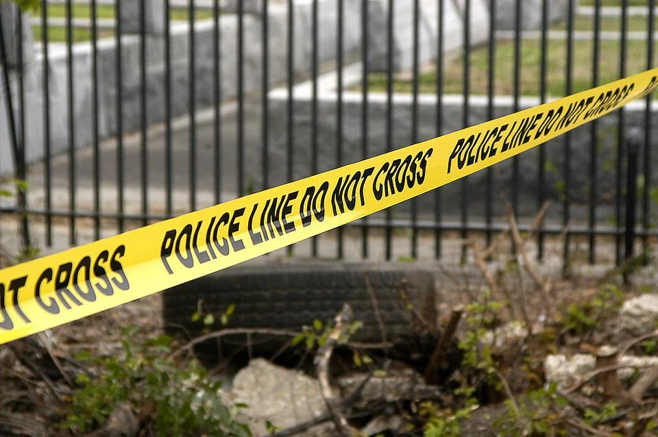 Pánico en Estados Unidos por nuevo tiroteo 1 Pánico en Estados Unidos por nuevo tiroteo Una persona murió y cuatro resultaron gravemente heridas en un tiroteo en una iglesia cercana a Los Ángeles, informaron las autoridades el domingo un día después que un hombre armado mató a 10 personas en una tienda del estado de Nueva York.