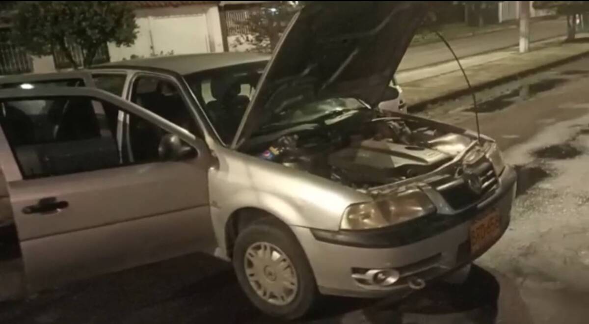Pillan a cuatro bandidos que transportaban droga en carro hurtado En la localidad de Suba, las autoridades capturaron a cuatro bandidos que se movilizaban en un carro robado por el sector de Tierra Linda.