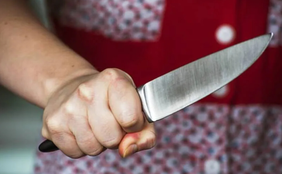 El tenebroso caso de la mujer que le cortó los genitales a su esposo 10 El tenebroso caso de la mujer que le cortó los genitales a su esposo Teresa Peric, de 46 años de edad, apuñaló a su marido varias veces mientras dormía y luego con una motosierra le corto los genitales. Según la policía, Teresa asesinó de manera violenta a su compañero sentimental porque era muy perezoso y celoso.