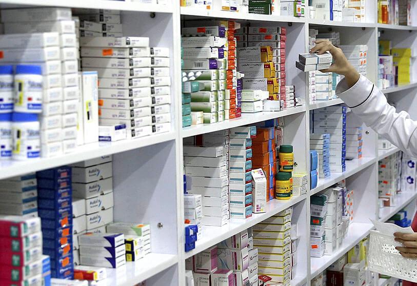 Farmacéuticas se someterán a controles para evitar casos de escopolamina en Bogotá 2 Farmacéuticas se someterán a controles para evitar casos de escopolamina en Bogotá Con un pronunciamiento del secretario de Seguridad, Aníbal Fernández, y un incremento desmesurado de las denuncias de hurto relacionadas con estos fármacos, el funcionario anunció el trabajo que va realizar el distrito en conjunto con las farmacéuticas para endurecer los controles y la venta de estos productos.