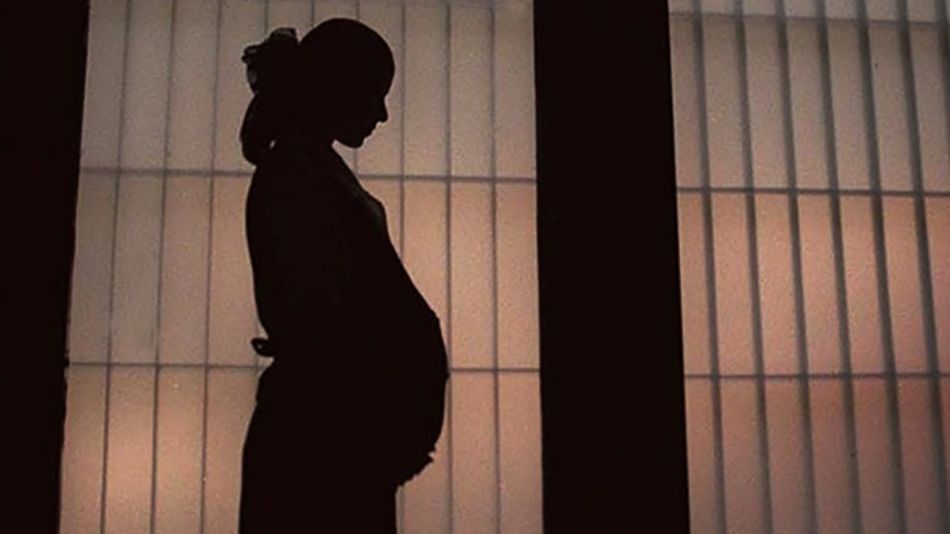 Falsa embarazada tenia cargamento de drogas en su vientre Una gran sorpresa se llevaron las autoridades en Brasil cuando decidieron detener a una mujer aparentemente embarazada para un control de rutina.
