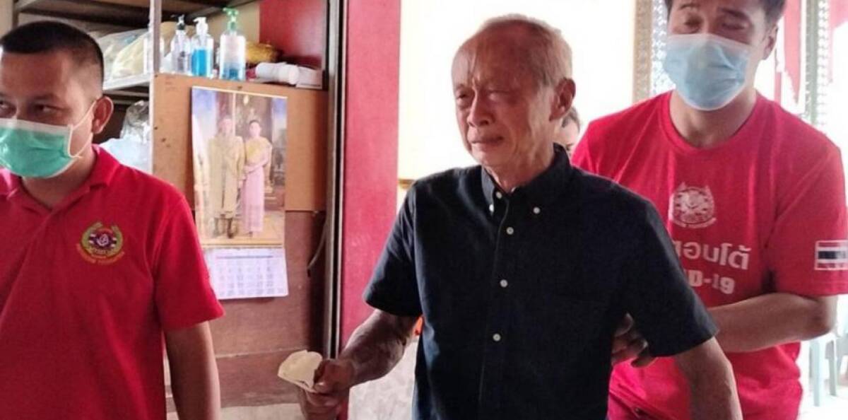 Hombre durmió con el cadáver de su esposa por más de 20 años 1 Hombre durmió con el cadáver de su esposa por más de 20 años Con una impresionante noticia que parece sacada de una película de terror en Bangkok, Tailandia, un hombre de la tercera edad durmió con el cadáver embalsado de su esposa durante más de 20 años.