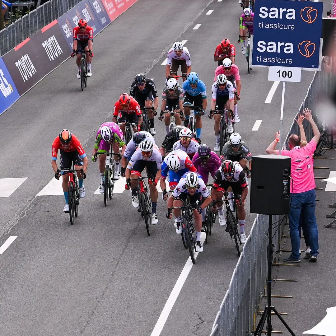 Fernando Gaviria: segundo en la quinta vuelta del Giro de Italia 2 Fernando Gaviria: segundo en la quinta vuelta del Giro de Italia El ciclista colombiano Fernando Gaviria quedó de segundo en la quinta etapa del Giro de Italia, llevado a cabo la mañana de este miércoles.