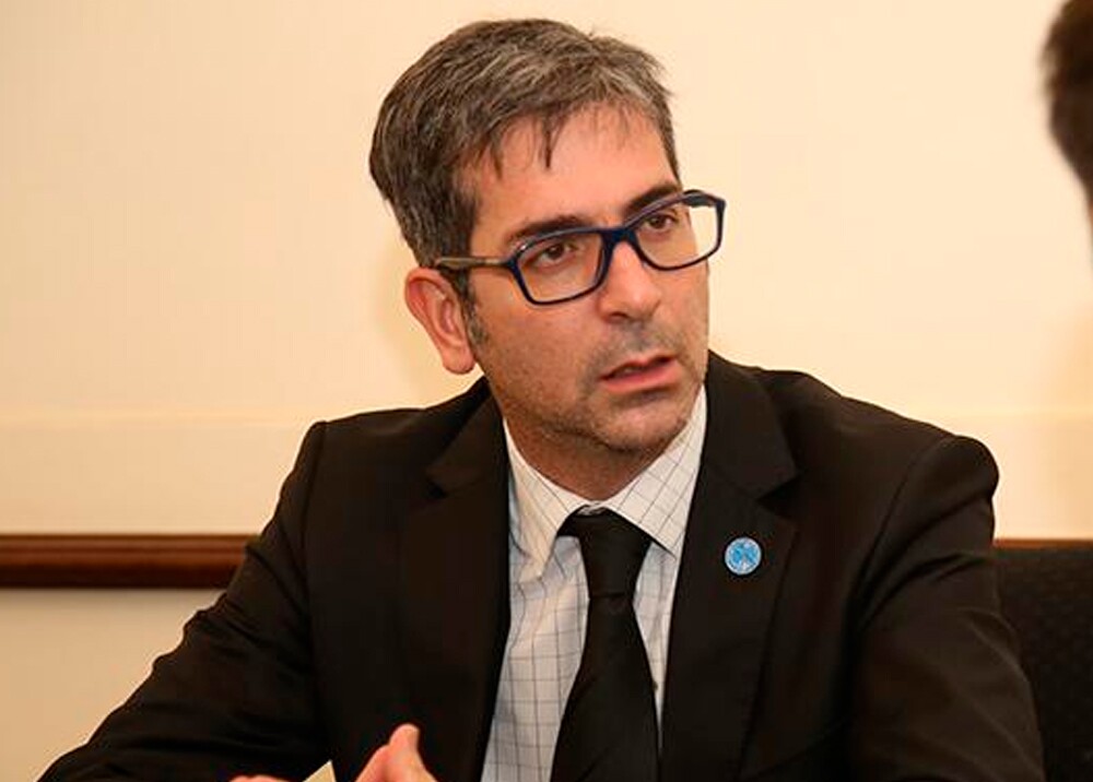 Ofrecen $2.000 millones de recompensa por responsables del asesinato del fiscal 3 Ofrecen $2.000 millones de recompensa por responsables del asesinato del fiscal El director de la Policía, general Jorge Luis Vargas, ofreció 2.000 millones de pesos por información que permita llegar a los responsables del asesinato de Marcelo Pecci, fiscal Especializado contra el Crimen Organizado de Paraguay.