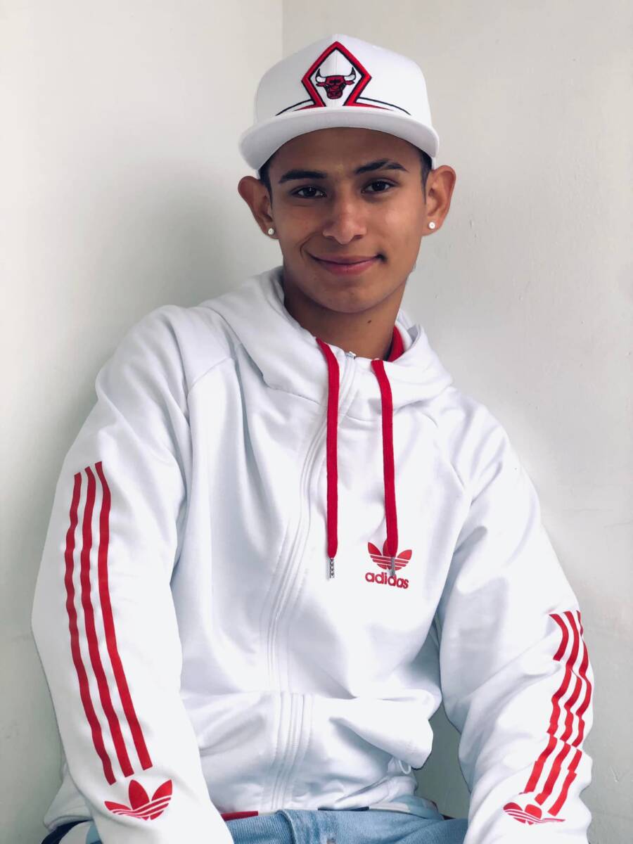 “Lo dejaron libre”: familia de Asdrual clama justicia En las últimas horas los familiares de Asdrual Roa, un joven de tan solo 20 años que fue asesinado el pasado lunes en el municipio de Fusagasugá, se enteraron que el presunto responsable del crimen quedó en libertad.