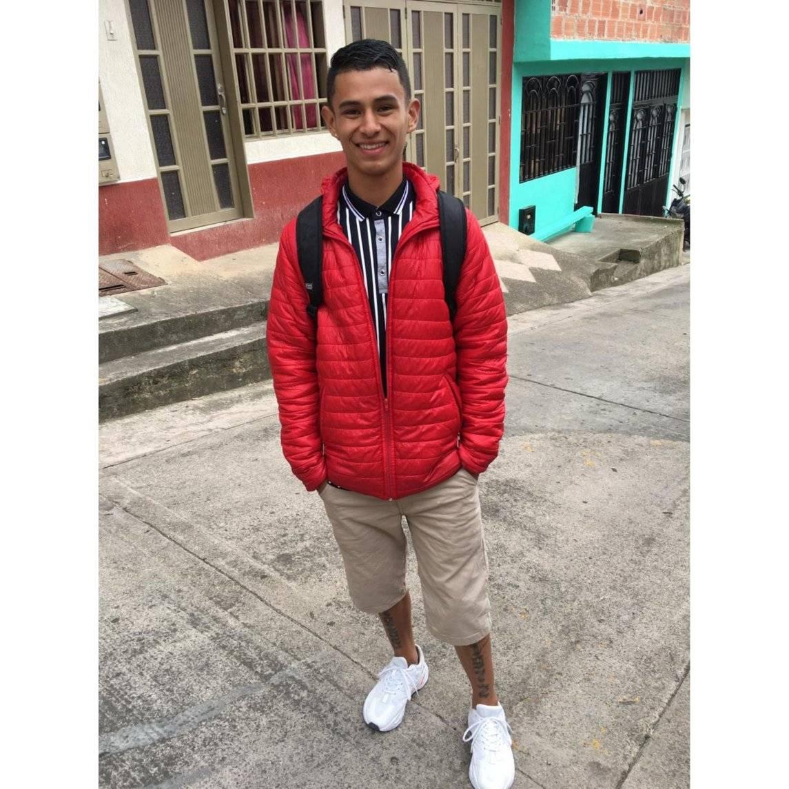 “Lo dejaron libre”: familia de Asdrual clama justicia En las últimas horas los familiares de Asdrual Roa, un joven de tan solo 20 años que fue asesinado el pasado lunes en el municipio de Fusagasugá, se enteraron que el presunto responsable del crimen quedó en libertad.