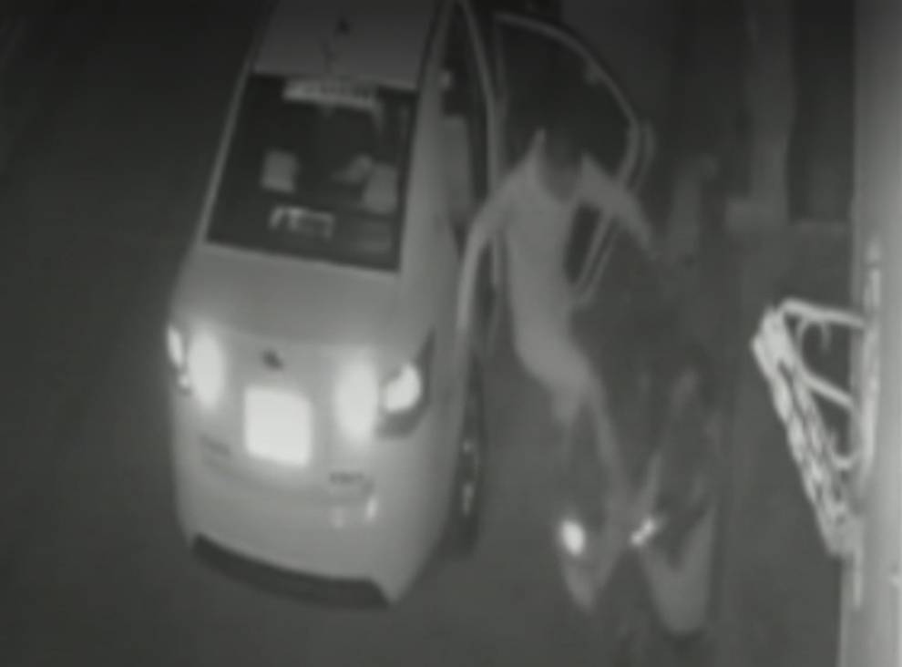 Mamá con bebé en brazos fue brutalmente golpeada por su ex pareja Nuevamente la violencia contra la mujer sigue siendo el pan de cada día en el país. Esta vez la víctima fue una joven en la localidad de Ciudad Bolívar, al sur de la capital, quien fue brutalmente agredida por su expareja sentimental.
