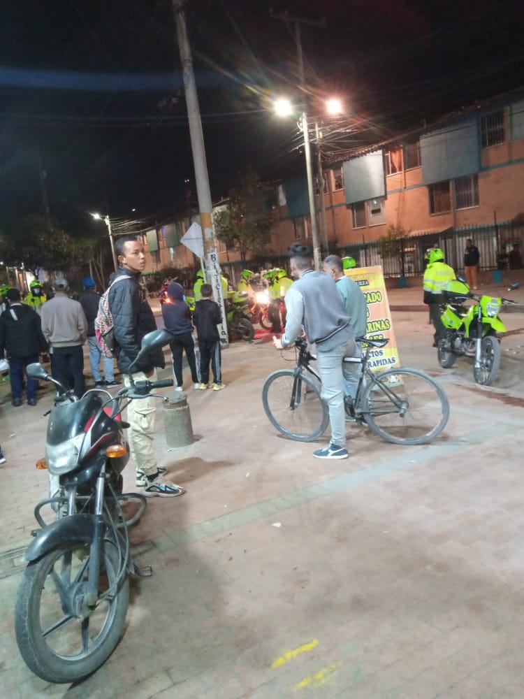 Homicidio a bala en bar de La Cabaña En un lío tremendo terminó involucrado un miembro del Ejército próximo a pensionarse, luego de ser señalado como el responsable de la muerte de un joven en el barrio La Cabaña (Bosa).