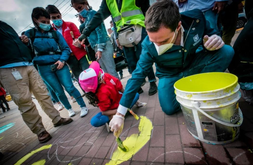 Prográmese para las actividades en Santa Fe y La Candelaria 1 Prográmese para las actividades en Santa Fe y La Candelaria Esta semana llega #JuntosCuidamosBogotá a las localidades de La Candelaria y Santa Fe, con diferentes actividades para el desarrollo de la estrategia.