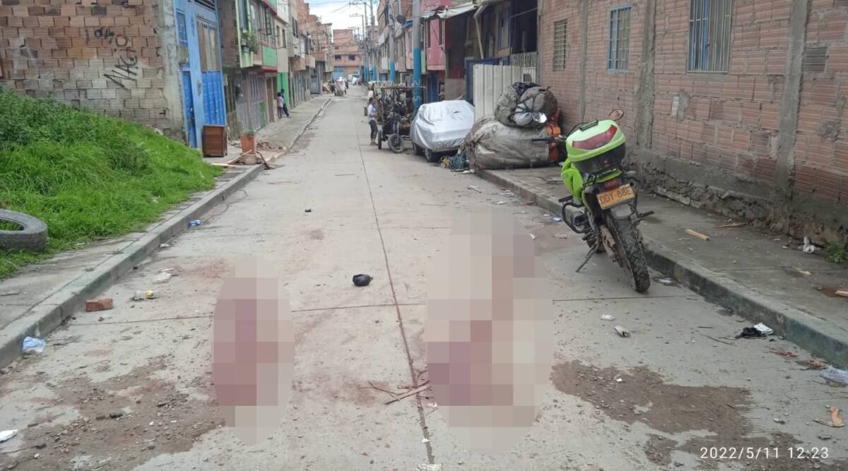 Siguen apareciendo embolsados: hallan pareja torturada en Kennedy 1 Siguen apareciendo embolsados: hallan pareja torturada en Kennedy Un espeluznante hallazgo tiene en alerta máxima a ciudadanos y autoridades de la capital del país. Sobre la mañana de ayer en el barrio Las Palmitas (Kennedy) dos cadáveres fueron hallados en una carreta, los cuerpos se encontraban envueltos en lonas y estaban camuflados entre bultos de material de reciclaje, como llantas y madera.