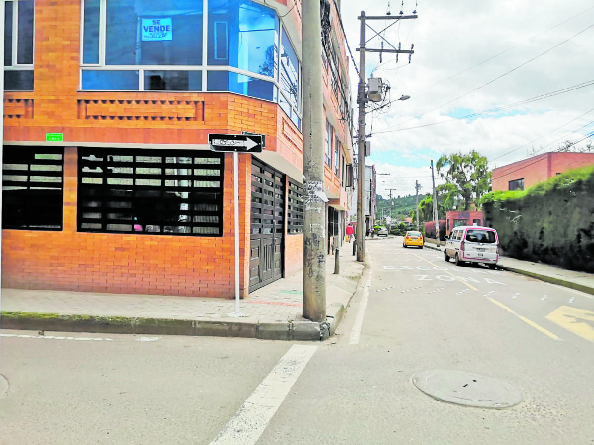 Dos muertos y dos heridos dejó balacera en Suba En un sector residencial del barrio Salitre de Suba, cuatro personas que departían en una esquina fueron atacadas a plomo. El hecho sicarial ocurrió el lunes 2 de mayo sobre las 5 de la tarde.