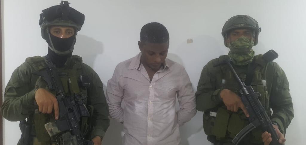 2 mil millones de pesos para la bruja que entregó a ‘Matamba' 2 2 mil millones de pesos para la bruja que entregó a ‘Matamba' Juan Castro Estupiñan, alias el temido 'Matamba', cayó en una finca en el municipio de Bolívar (Santander) la madrugada de este jueves, a manos de la fuerza pública. Desde entonces, los ojos del país se pusieron en esta noticia y poco a poco salen a relucir detalles de su dada de baja.