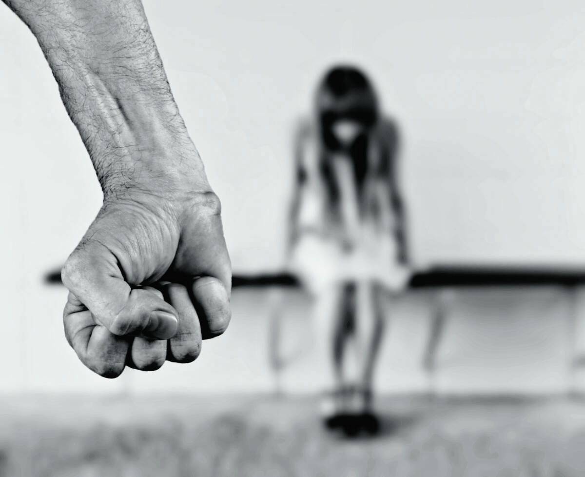 Atroz feminicidio de Laura a manos de su pareja en Bosa 3 Atroz feminicidio de Laura a manos de su pareja en Bosa La joven y sus allegados habían llegado del Tolima hacía muchos años. Miraban la ventana azul donde vivía la pareja, a la espera del hermano del feminicida y reconstruyendo en sus cabezas aquella tarde del domingo, cuando supieron de la tragedia. convertir en la nueva víctima de un atroz feminicidio en la tarde del Día de la Madre.