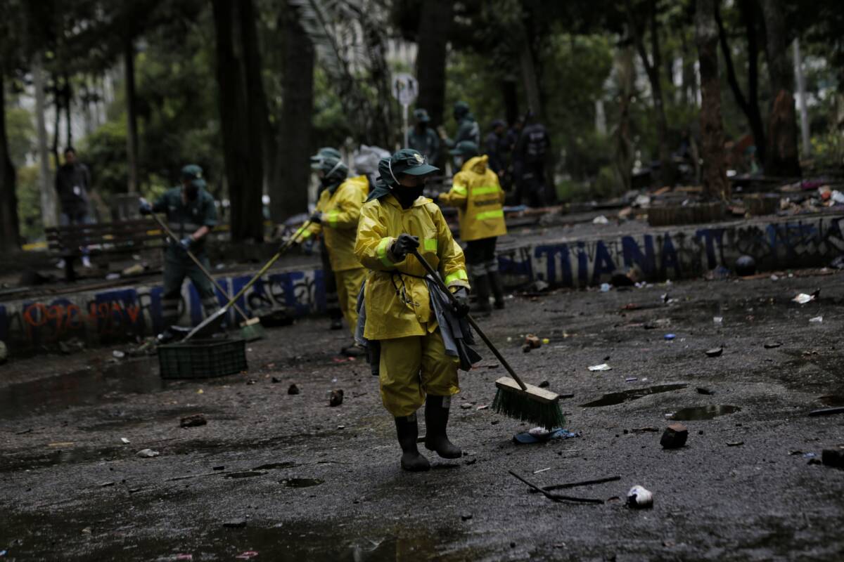 Alcaldía de Bogotá sembrará 120 árboles y arbustos en el Parque Nacional La Alcaldía de Bogotá informó que este domingo realizará una jornada de siembra de 120 árboles y arbustos en el Parque Nacional como parte del proceso de recuperación tras la salida del lugar de las comunidades indígenas quienes permanecieron asentadas durante ocho meses.