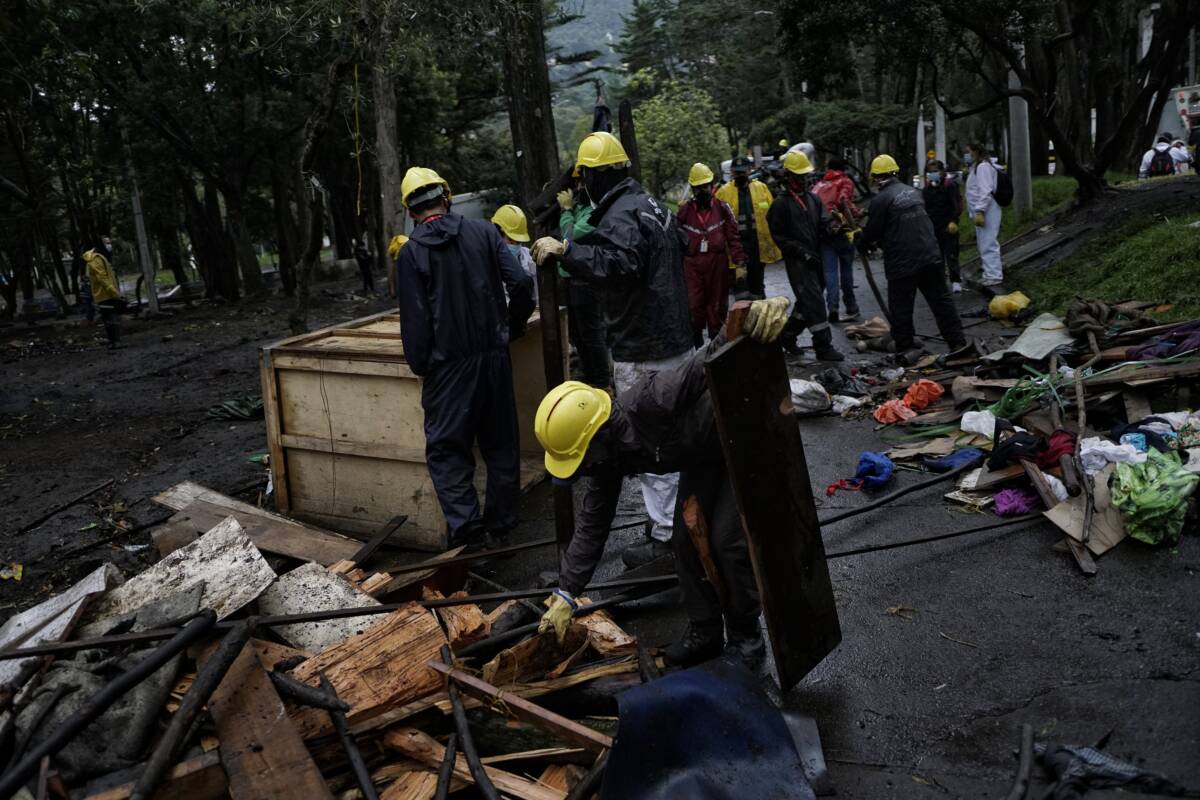 FOTOS: Así quedó el Parque Nacional tras salida de los Emeberas 1 FOTOS: Así quedó el Parque Nacional tras salida de los Emeberas Las 700 personas de comunidades indígenas que estaban acentuadas en el Parque Nacional ya salieron de este campamento, en el que llevaban desde septiembre y fueron trasladadas al parque la Florida, en donde permanecerán en refugios temporales, mientras se define una fecha con la Unidad para las Víctimas, para el retorno a sus comunidades.