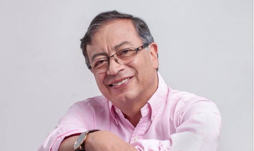 Gustavo Petro nuevamente se disputa una segunda vuelta en presidenciales 10 Gustavo Petro nuevamente se disputa una segunda vuelta en presidenciales La política no le ha sido nunca ajena a Gustavo Francisco Petro Urrego, gran parte de sus 62 años los ha dedicado a hacerla, incluso desde cuando muy joven decidió tomar las armas y hacer parte del M-19, la guerrilla en la que militó e incluso tuvo que ir a la cárcel.