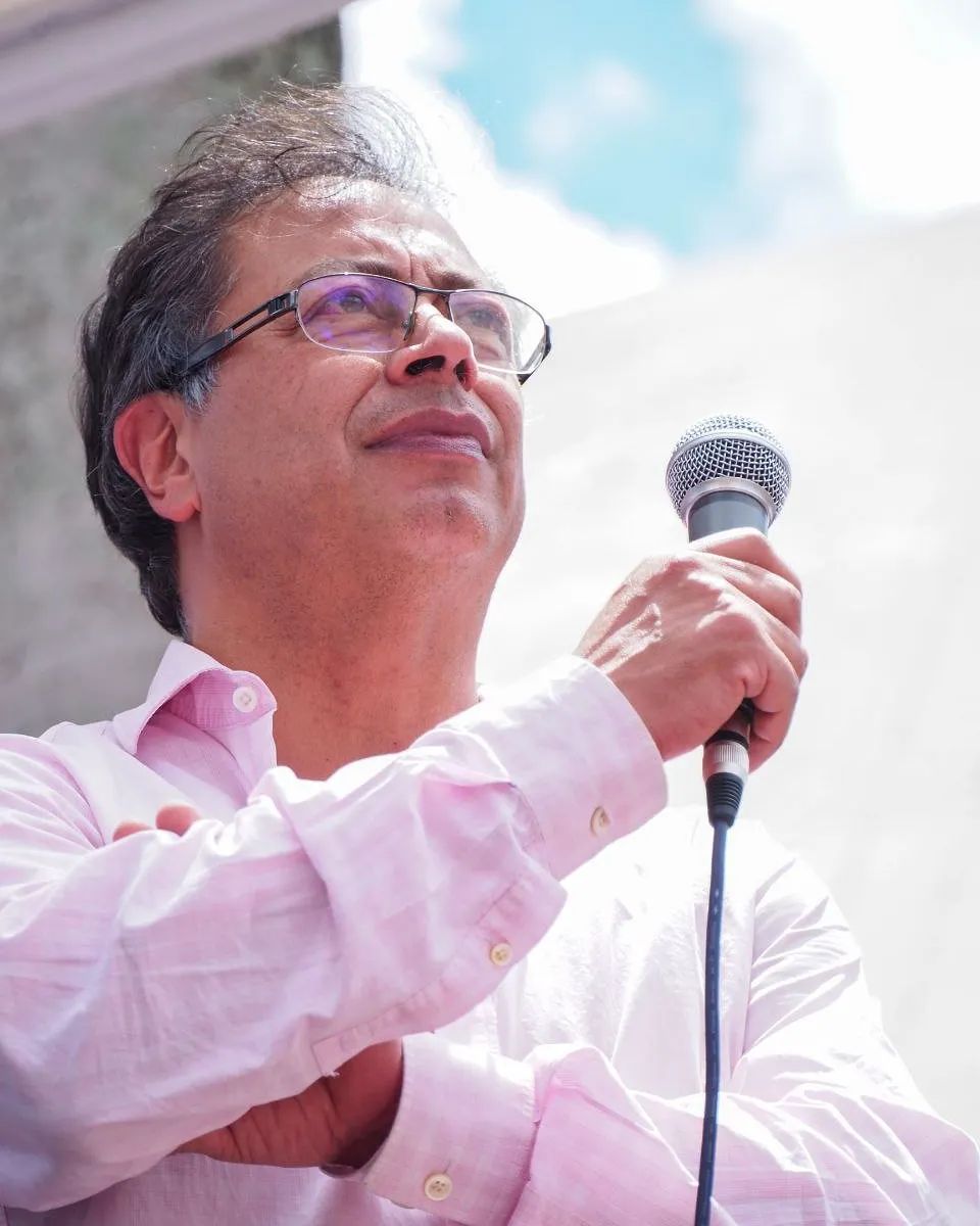 Gremios invitan a Petro a trabajar en conjunto por el progreso del país 1 Gremios invitan a Petro a trabajar en conjunto por el progreso del país Como un triunfo de la democracia calificaron los principales gremios económicos del país la jornada electoral que se llevó a cabo este domingo 19 de junio, donde Gustavo Petro fue elegido como nuevo Presidente de Colombia para los próximos cuatro años.