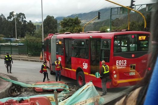Reportan afectaciones de movilidad en el Portal Usme 9 Reportan afectaciones de movilidad en el Portal Usme Desde tempranas horas de este jueves, usuarios del sistema TransMilenio en el Portal Usme, reportaron que hay retrasos en los servicios de buses, por lo que muchos pasajeros han preferido caminar para llegar a sus destinos.