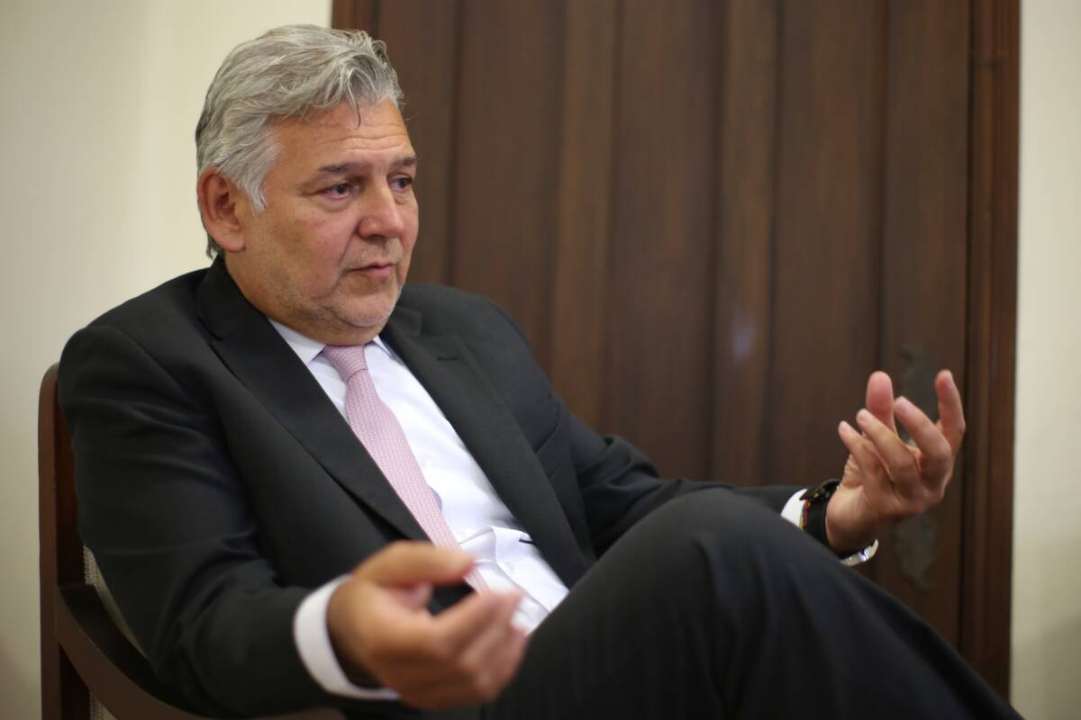 Fenalco pide aplazar fecha del Día del Padre si hay segunda vuelta La Federación Nacional de Comerciantes (Fenalco) pidió al Gobierno nacional que, de haber segunda vuelta presidencial, se aplace la fecha del día del padre para este año, pues coincide con la de esa jornada electoral, el domingo 19 de junio.