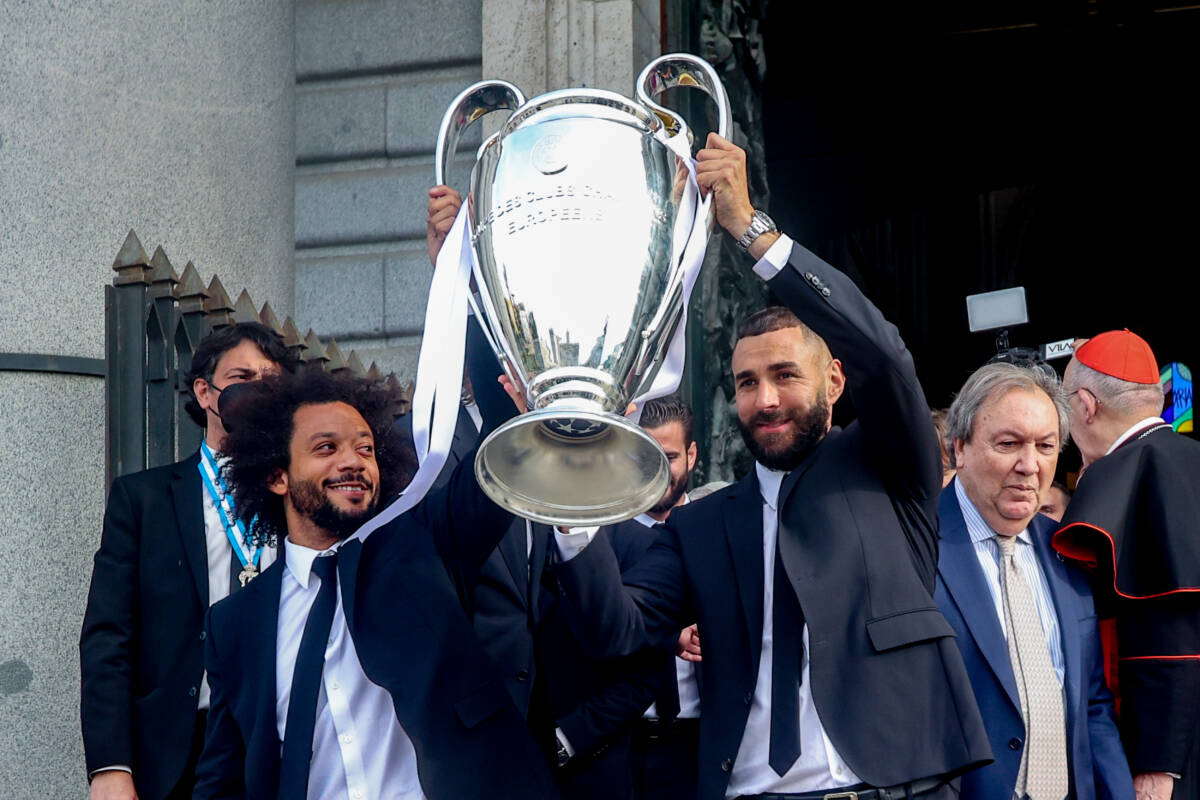 Real Madrid celebró en casa el título de Champions 1 Real Madrid celebró en casa el título de Champions El Real Madrid compartió este domingo con su afición la fiesta por la consecución de la Liga de Campeones, con sabor a despedida para algunos como el capitán Marcelo y una traca final en Cibeles y el Santiago Bernabéu ante miles de personas.