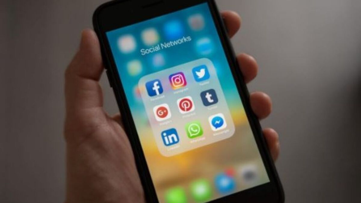 Colombia: entre los países que más usa las redes sociales Ya son parte de nuestro día a día, y concebir la vida sin ellas resulta a estas alturas del partido prácticamente imposible. Las redes sociales, desde su creación hasta nuestros tiempos, se han convertido en todo un fenómeno de la interacción humana que ha permeado todos los aspectos de la cotidianidad; las usamos para comunicarnos entre nosotros, compartir con el mundo nuestros momentos más felices e, incluso, para manifestar cómo no sentimos.&nbsp;