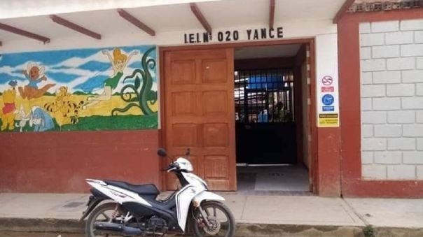 ¡Insólito! niño murió tras quedar atrapado en la reja de su colegio Un niño de tres años falleció tras quedar atrapado entre los barrotes de la reja de su colegio. Los lamentables hechos ocurrieron en Chachapoyas, Perú.