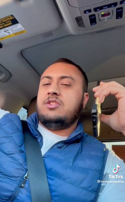 Le renunció a su jefe por teléfono y subió el video a TikToK 1 Le renunció a su jefe por teléfono y subió el video a TikToK Un usuario en Tik Tok, identificado como Humza, decidió compartir en esta red social su video renunciándole a su jefe por teléfono. Las reacciones no se hicieron esperar y hasta le llovieron felicitaciones por su decisión.