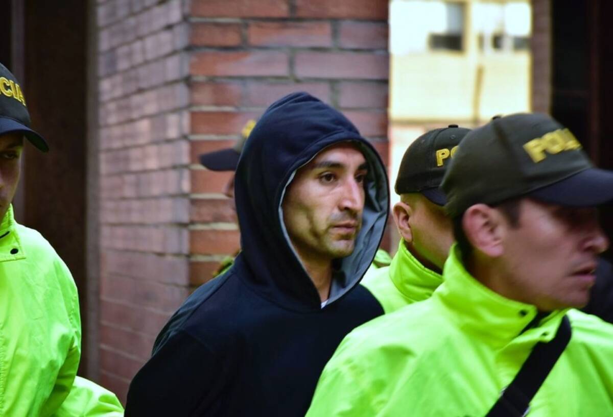 46 años de cárcel al responsable del atentado a la escuela General Santander 1 46 años de cárcel al responsable del atentado a la escuela General Santander En las últimas horas la Fiscalía dio a conocer que Ricardo Andrés Carvajal Salgar fue condenado a 46 años de prisión por su participación en el atentado a la Escuela de Cadetes de la Policía Nacional General Francisco de Paula Santander, que dejó 22 muertos y 64 personas heridas.