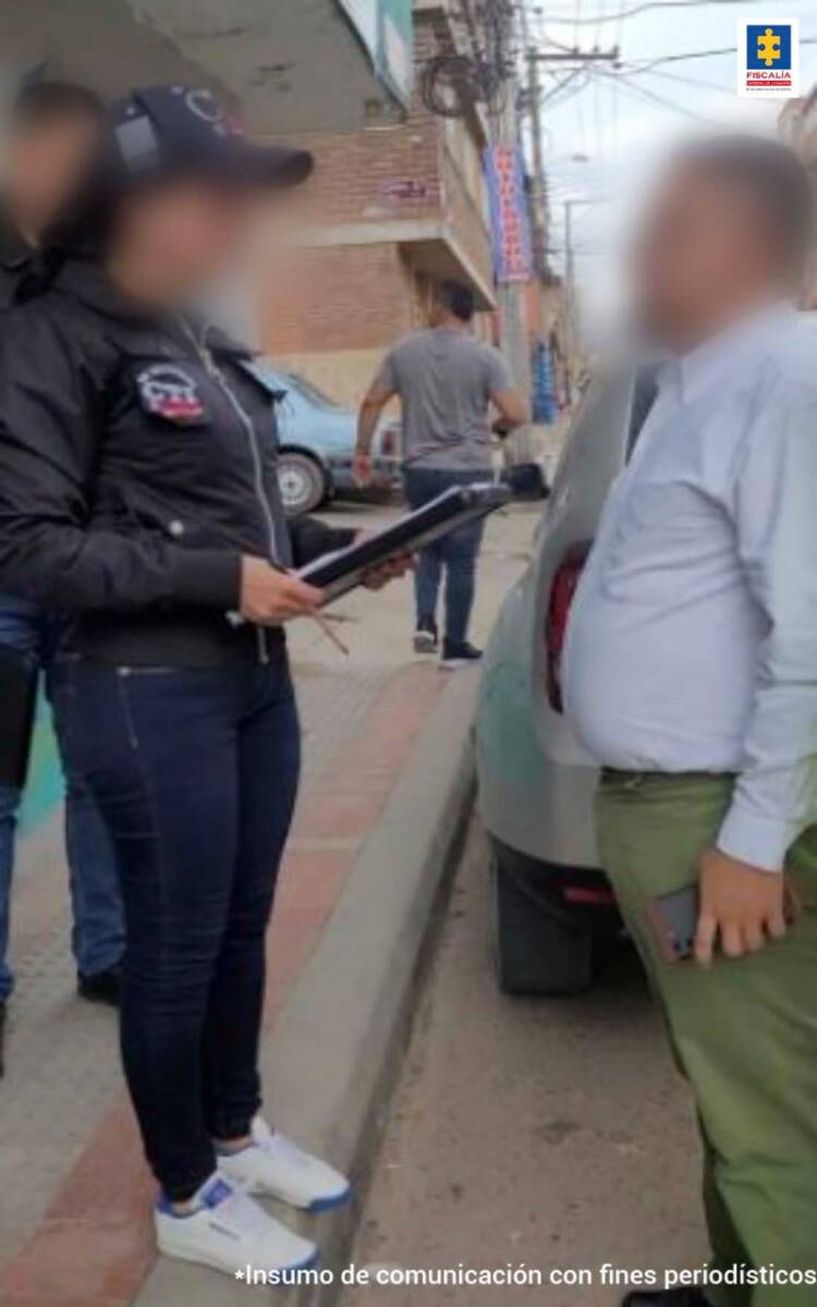 A prisión sacerdote señalado de abusar de monaguillo en Soacha La Fiscalía General de la seccional Cundinamarca, a través de su policía judicial CTI, capturó y presentó ante un juez de control de garantías a un sacerdote que daba misa en una iglesia del municipio de Soacha, señalado de haber abusado de un monaguillo.