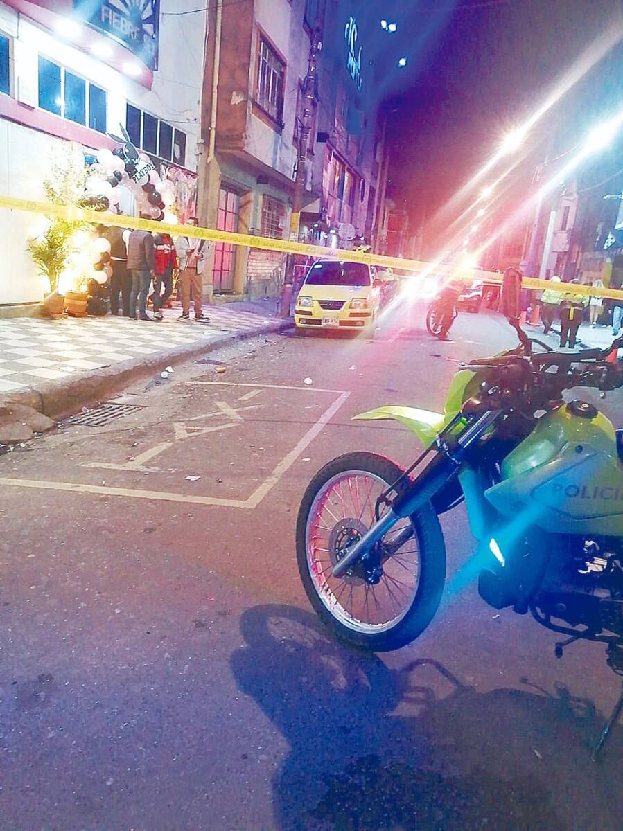 Taxista fue baleado en el Santa Fe 1 Taxista fue baleado en el Santa Fe Vuelve y juega: otro asesinato en medio de la rumba en pleno barrio Santa Fe. Esta vez fue un taxista la persona que murió tras un ataque sicarial la madrugada de ayer.
