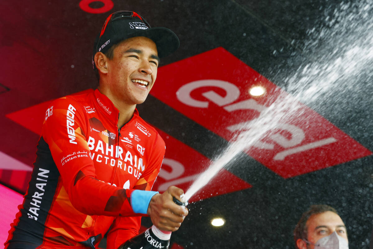 Buitrago y su emocionante relato de cómo ganó la etapa en el Giro Santiago Buitrago, luego de bajarse de su 'caballito de hierro', con lágrimas y una sonrisa que no le cabía en el rostro, detalló en una entrevista cómo fue el momento en que decidió ir por la victoria de la etapa 17 del Giro.