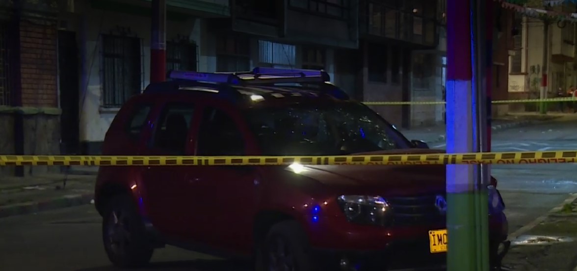 Un muerto y un herido en ataque sicarial en el centro de Bogotá 10 Un muerto y un herido en ataque sicarial en el centro de Bogotá Los crímenes en la capital no dan tregua, en un reciente hecho se conoció que una persona fue asesinada y otra resultó lesionada tras ser atacados a bala en el centro de la capital.