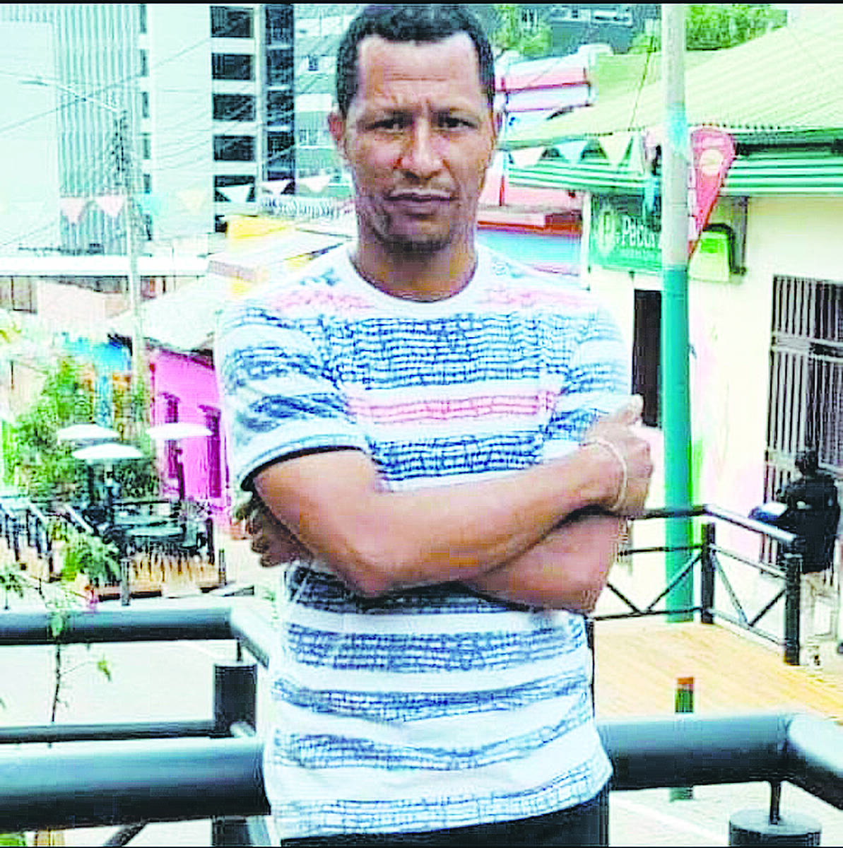Doloroso final de Jhon Jairo Mercado: su cuerpo fue hallado en el río Bogotá 2 Doloroso final de Jhon Jairo Mercado: su cuerpo fue hallado en el río Bogotá Tras 24 días desaparecido, el cadáver del hombre de 37 años fue hallado en el río Bogotá, en límites del municipio de Soacha. “A la esposa de él la llamaron el 24 de mayo (martes pasado) para decirle que el cuerpo lo habían hallado desde el lunes 16 de mayo, ¿cómo es posible que avisen ocho días después del hallazgo?”, afirmó un doliente.