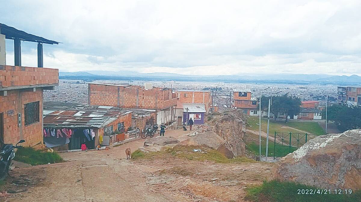 ¡Qué dolor! Bebé murió por fuerte golpiza en Ciudad Bolívar “Mi hermano (el papá del niño) se separó de la mujer (la mamá del niño) y ella insistía en que el niño debía estar con ella. Aún así lo cuidábamos cuando lo necesitaban. Pero lo que pasaba era que muchas veces el niño nos llegaba desnutrido, golpeado y en muy mal estado. Él quería quitarle el niño a esa mujer pero ella no lo permitió. El niño duró 15 días fuera de nuestro cuidado y en ese tiempo fue que pasó toda la tragedia”, señaló ayer Jeni, una de las tías del bebé.