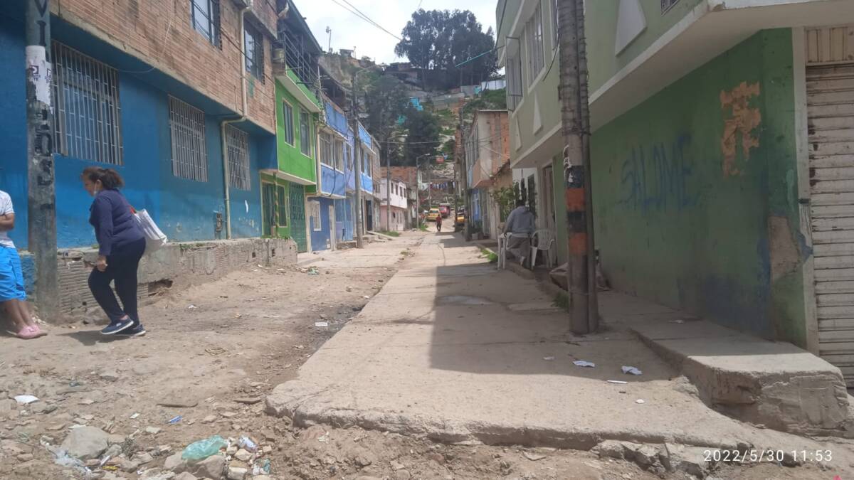 Crimen de barbero en el barrio La Capilla, en Soacha 1 Crimen de barbero en el barrio La Capilla, en Soacha En las últimas horas se conoció que en medio del ajetreo electoral un hombre fue asesinado en jurisdicción del barrio La Capilla, en el vecino municipio de Soacha. Las autoridades están tras la pista de los asesinos y desde ya se encuentran realizando las pesquisas en la zona para dar con su paradero. Esto es lo que se sabe del crimen que sucedió el sábado.