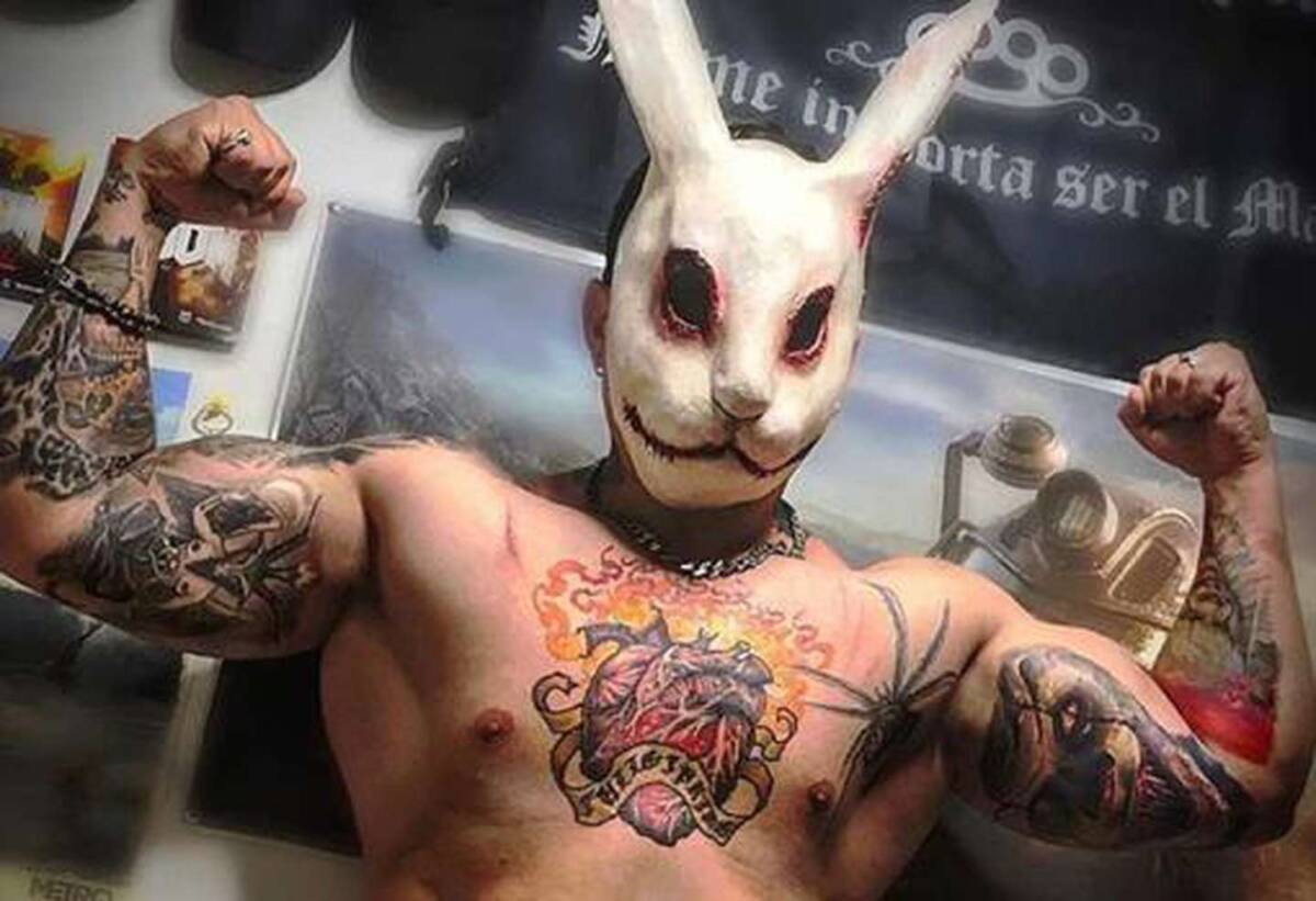 Piden pena máxima para macabro tatuador colombiano que descuartizó a jovencita en España 6 Piden pena máxima para macabro tatuador colombiano que descuartizó a jovencita en España La justicia en España está pidiendo la pena máxima para un tatuador colombiano señalado de haber asesinado y descuartizado a una joven dentro de su vivienda en Madrid, la capital de ese país.