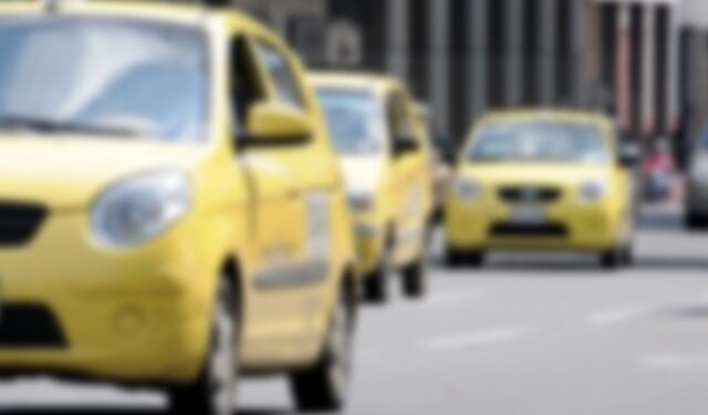 Con puñal atracaron a reconocido acordeonero dentro de un taxi en Bogotá Los ladrones no pierden ninguna oportunidad para atracar en la ciudad de Bogotá. Esta vez la víctima de hurto fue un ‘Koty’ Araújo, un conocido acordeonero.
