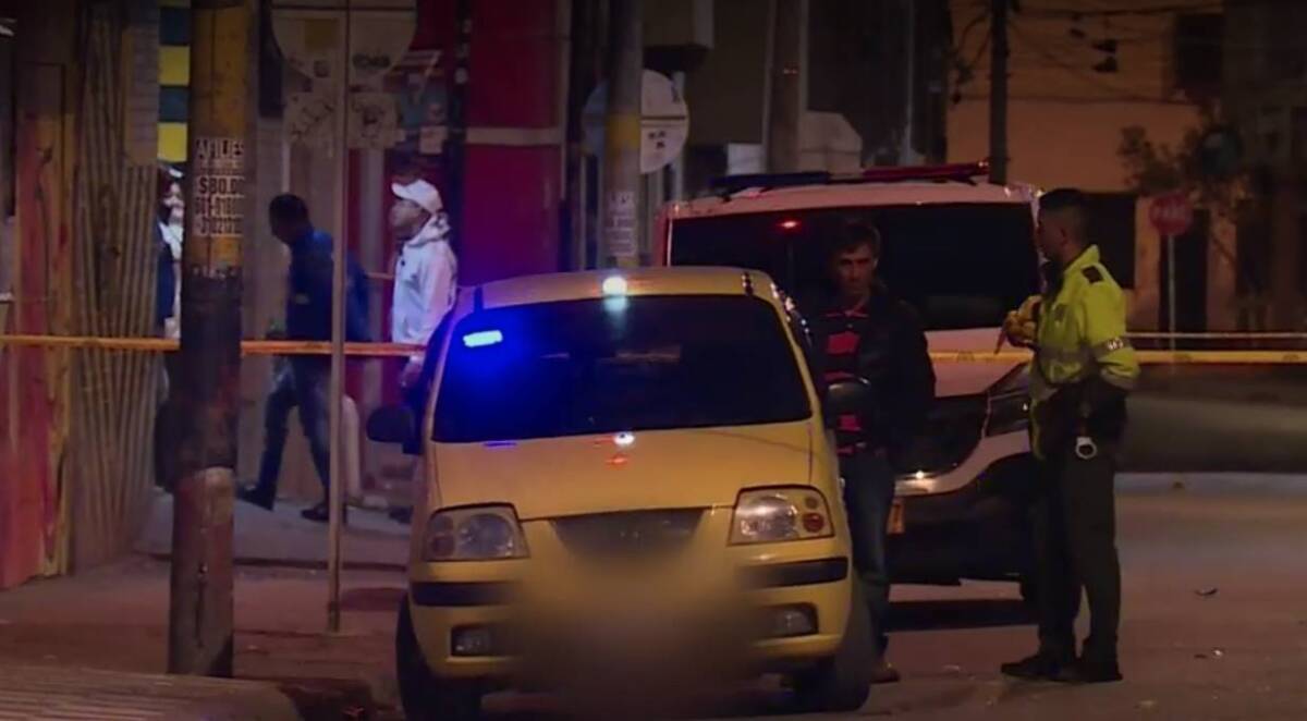 Taxista fue asesinado en el barrio Santa Fe Un taxista fue asesinado en la madrugada de este viernes en el barrio Santa Fe, en el centro de Bogotá, al aparecer por unos sicarios de la zona.