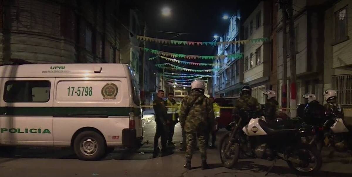 Taxista fue asesinado en el barrio Santa Fe Un taxista fue asesinado en la madrugada de este viernes en el barrio Santa Fe, en el centro de Bogotá, al aparecer por unos sicarios de la zona.