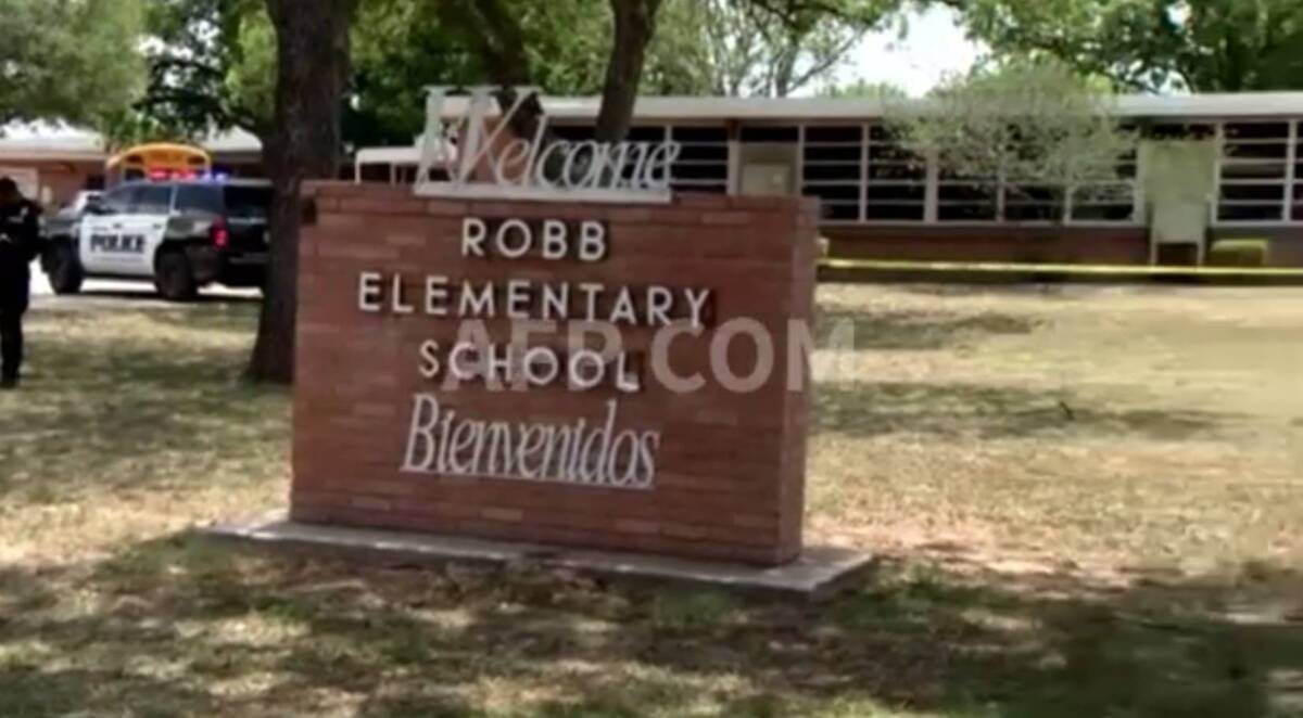 Terrible masacre en colegio de Texas: 14 niños muertos 2 Terrible masacre en colegio de Texas: 14 niños muertos Catorce niños y un maestro fueron asesinados el martes por un adolescente en una escuela primaria de Uvalde, Texas, en un hecho que sumió nuevamente a Estados Unidos en la pesadilla recurrente de los tiroteos escolares.