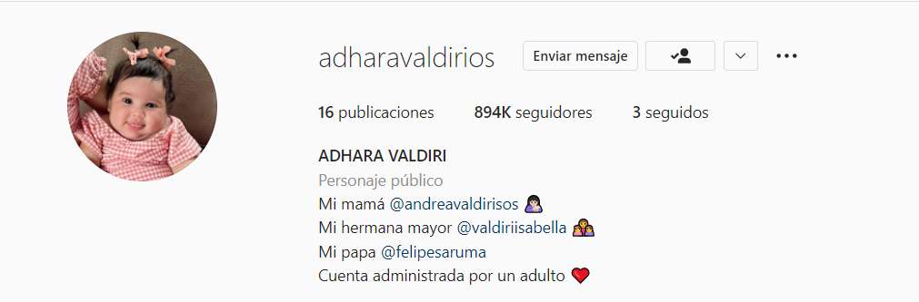 Andrea Valdiri oficializó a Felipe Saruma como el papá de su hija Aunque por redes sociales se ha visto la bonita conexión que tiene Felipe Saruma con las hijas de Andrea Valdiri, la influencer tomó la decisión de presentarlo como el papá de Adhara.