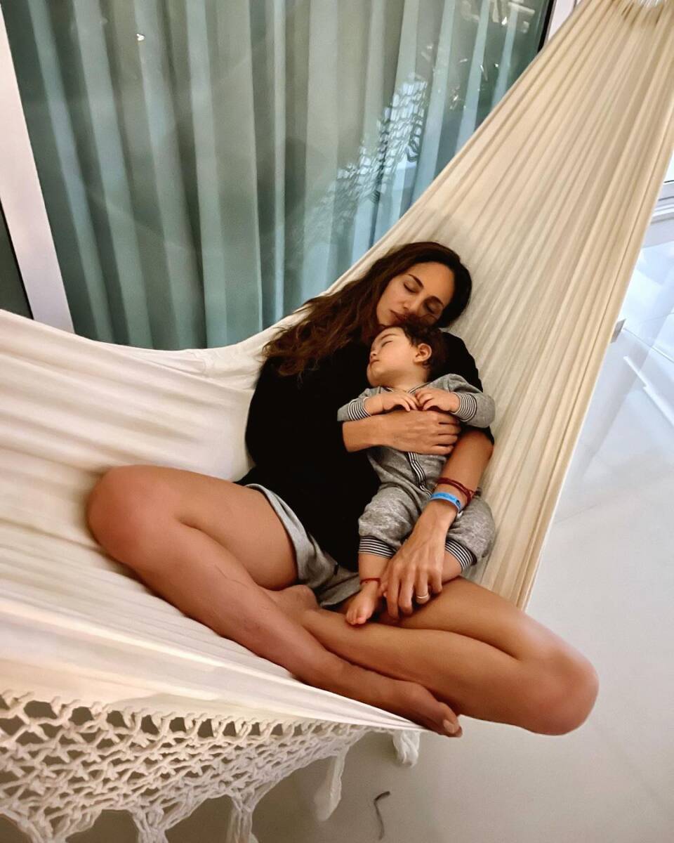 A Valerie Domínguez la maternidad la cambió 2 A Valerie Domínguez la maternidad la cambió En plena pandemia, a Valerie Domíguez le cambió radicalmente la vida. No se imaginaba que el amor le llegaría de una forma tan inesperada, ya que aceptó la invitación de Juan David ‘El Pollo’ Echeverri para hacer videos en vivo en Instagram entrenando. Desde la distancia se enamoraron.