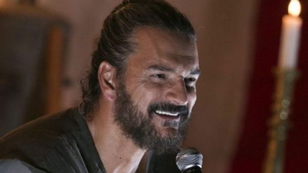 Ricardo Arjona se presentará este año en Bogotá El cantautor Ricardo Arjona viene realizando su gira mundial 'Blanco y Negro' y acaba de confirmar su primera fecha en Colombia, para el próximo 16 de septiembre.