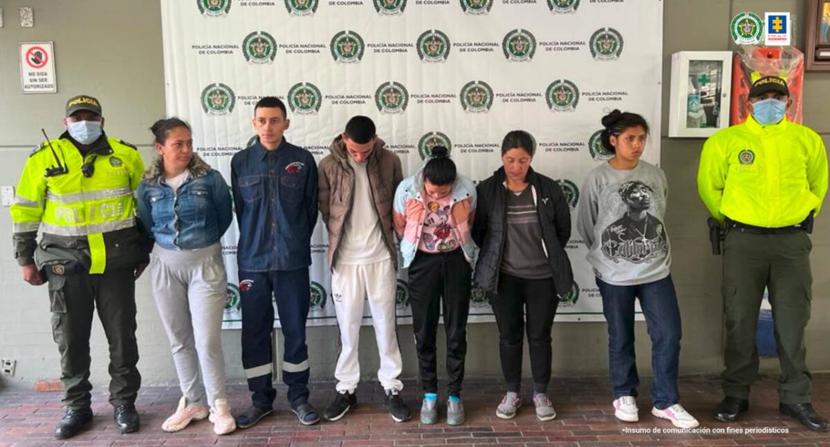 ¡Golpe a la criminalidad en Bogotá! 82 personas fueron judicializadas 5 ¡Golpe a la criminalidad en Bogotá! 82 personas fueron judicializadas La Fiscalía General de la Nación y la Policía Nacional dieron un golpe a la criminalidad en la capital del país e impactaron a 20 estructuras ilegales. Lograron la judicialización de 82 personas que hurtaban bicicletas y residencias; vendían estupefacientes, y cometían otras conductas delictivas.