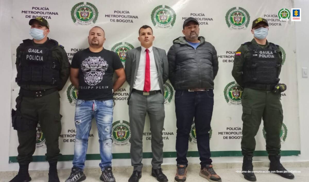 ¡Golpe a la criminalidad en Bogotá! 82 personas fueron judicializadas 3 ¡Golpe a la criminalidad en Bogotá! 82 personas fueron judicializadas La Fiscalía General de la Nación y la Policía Nacional dieron un golpe a la criminalidad en la capital del país e impactaron a 20 estructuras ilegales. Lograron la judicialización de 82 personas que hurtaban bicicletas y residencias; vendían estupefacientes, y cometían otras conductas delictivas.